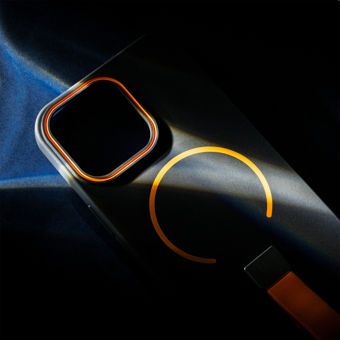 Silikonové pouzdro Apple iPhone 16 Loop Thin Mag černé s poutkem | PT-MOBIL